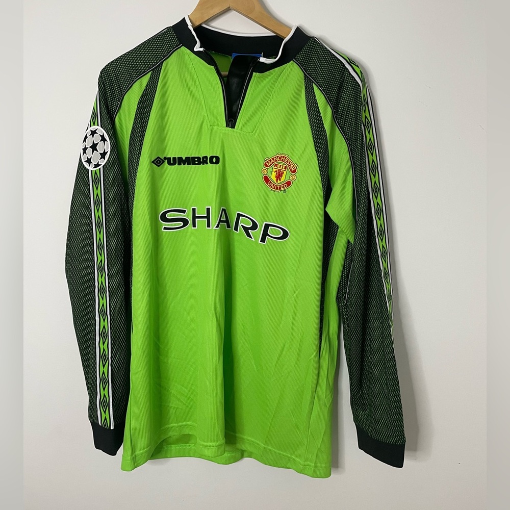 RETRO Manchester United 1999 Goalkeeper Jersey